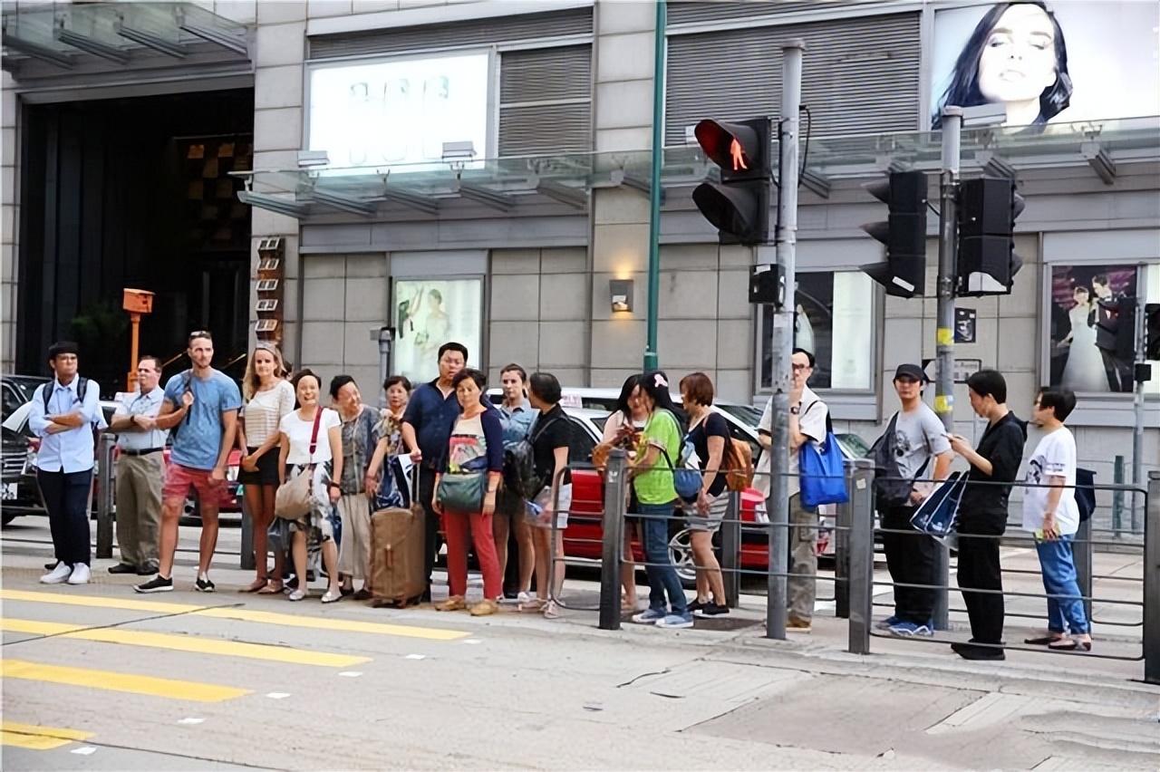 香港男子围观路人斗殴遭袭致死事件深度解析