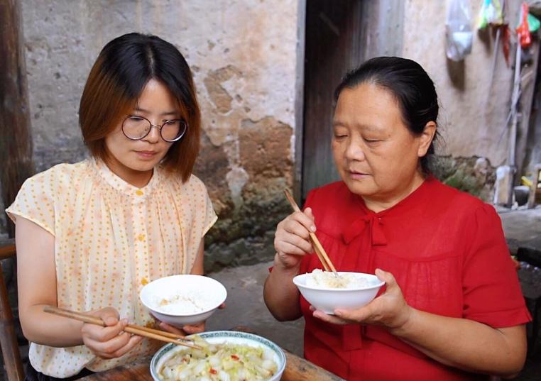 男婴在月子中心不幸离世，门店回应引发社会深度反思