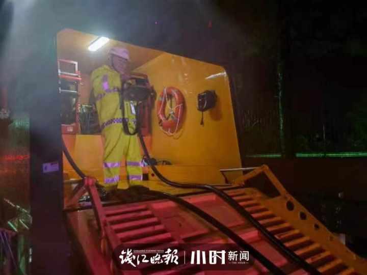 宁波海水倒灌现象引发街边商户关注与呼声