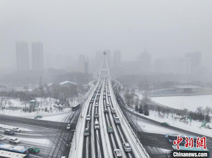 青海西宁迎入冬首场降雪，全省大范围降水天气来临