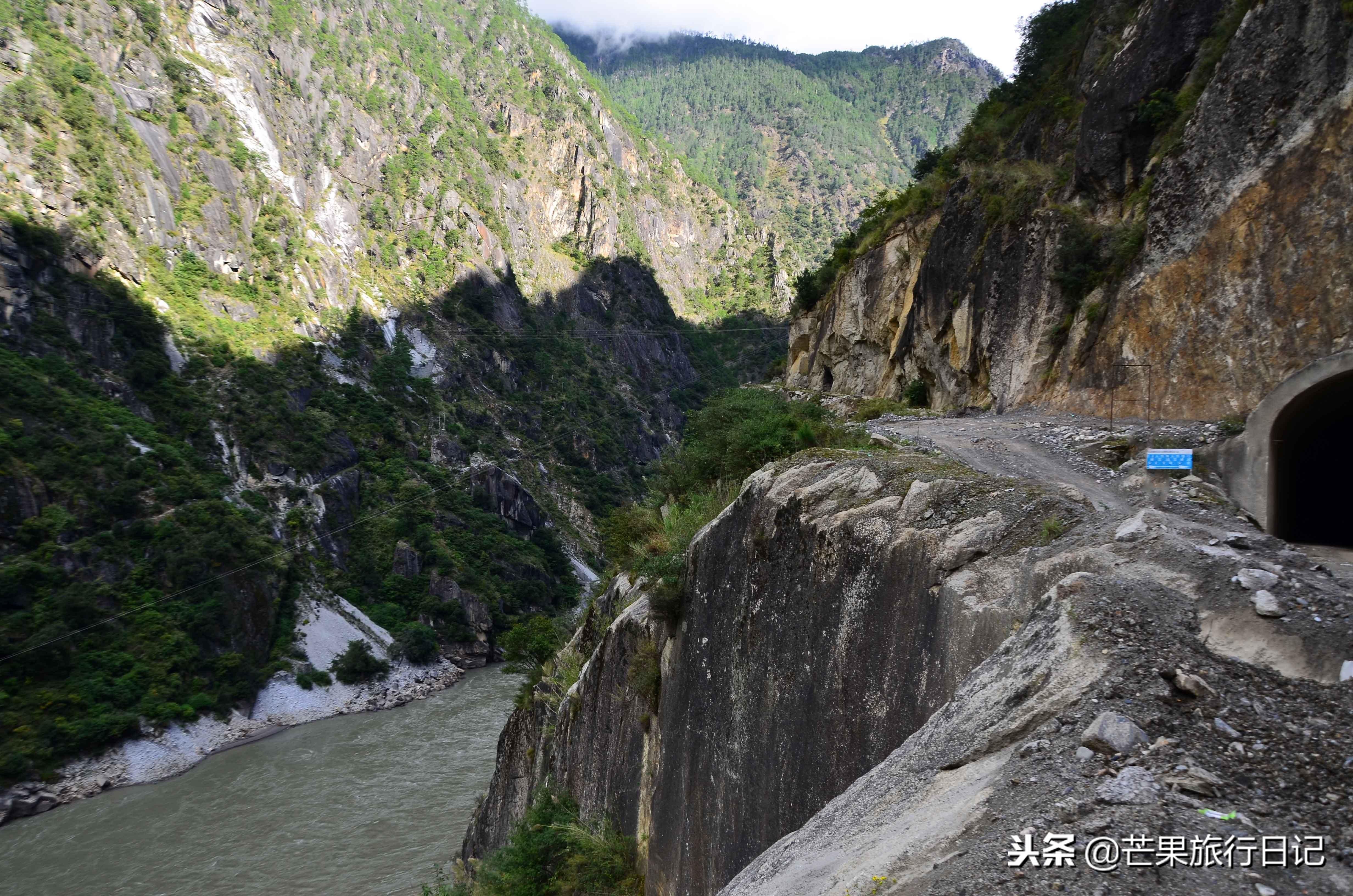 民俗故事中的文化价值与地方风土人情深度解析